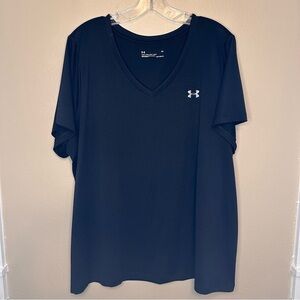 Under Armour Women’s Black V-Neck Tee Size 2X Loose Fit
